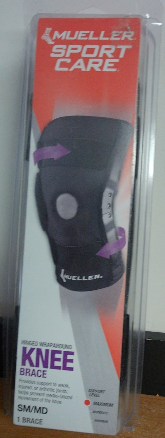 NEW Mueller 53138 Hinged Wraparound Knee Brace Black Small/Medium (9-14″)