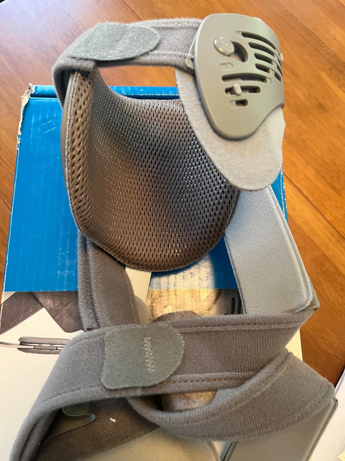Ossur Unloader One with SmartDosing Medial Left Knee Brace Size Medium w/ Box