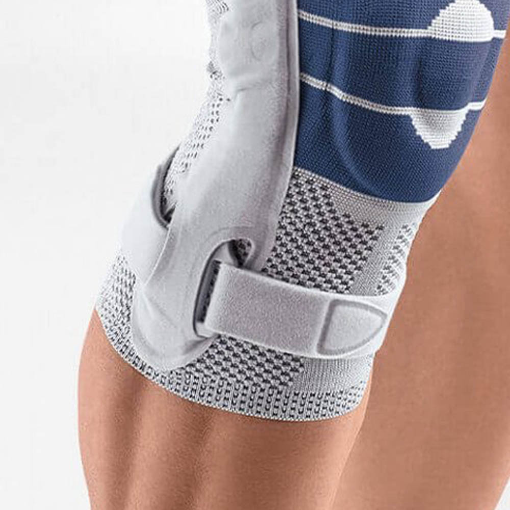 Bauerfeind Genutrain S Titan Right Knee Pad with Side Stabilizing Slats
