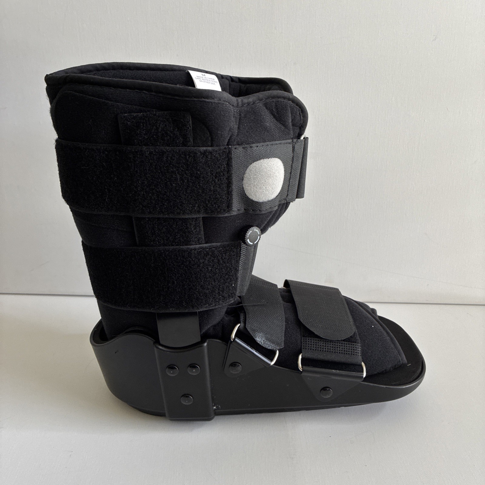 Advanced Walking Boot for Ankle Injuries Adjustable Air Splint Size Medium 6-10