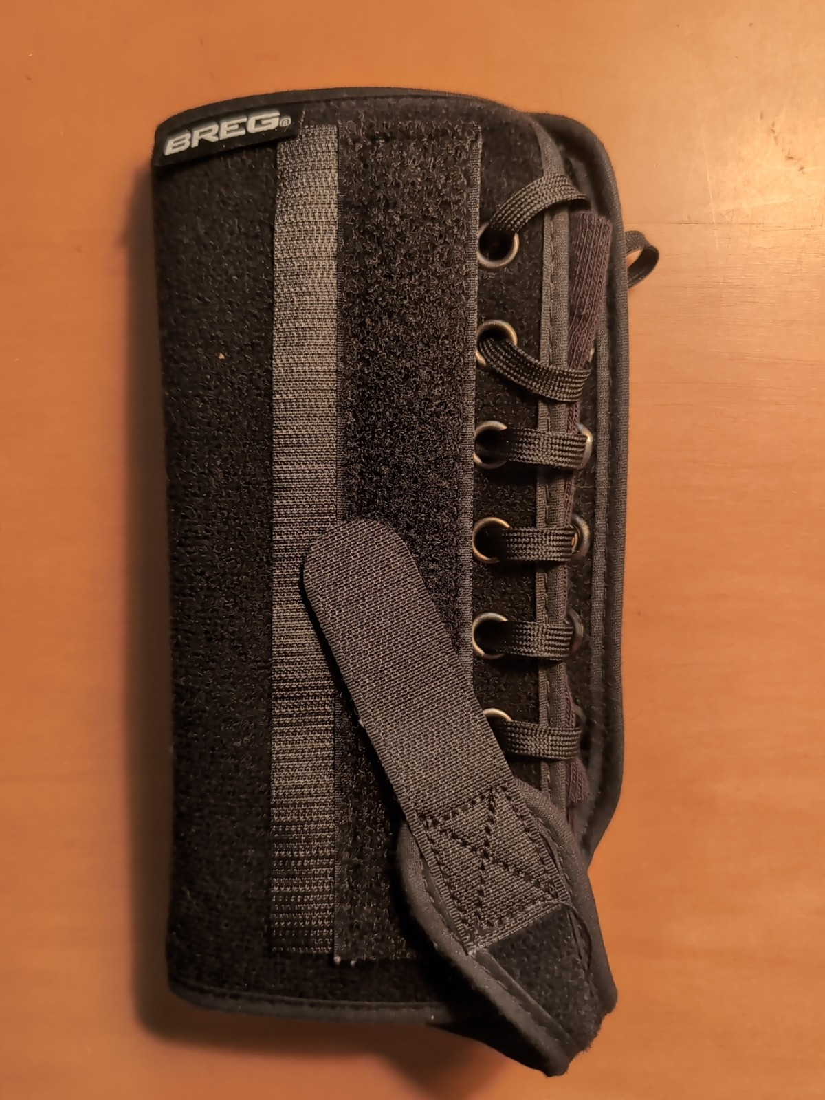 New Breg Universal Wrist Lacer Brace Right