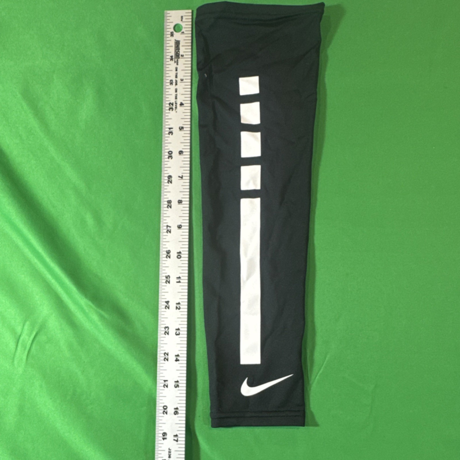 Nike Compression Arm Sleeve L/XL Black White Polyester Spandex Silicone