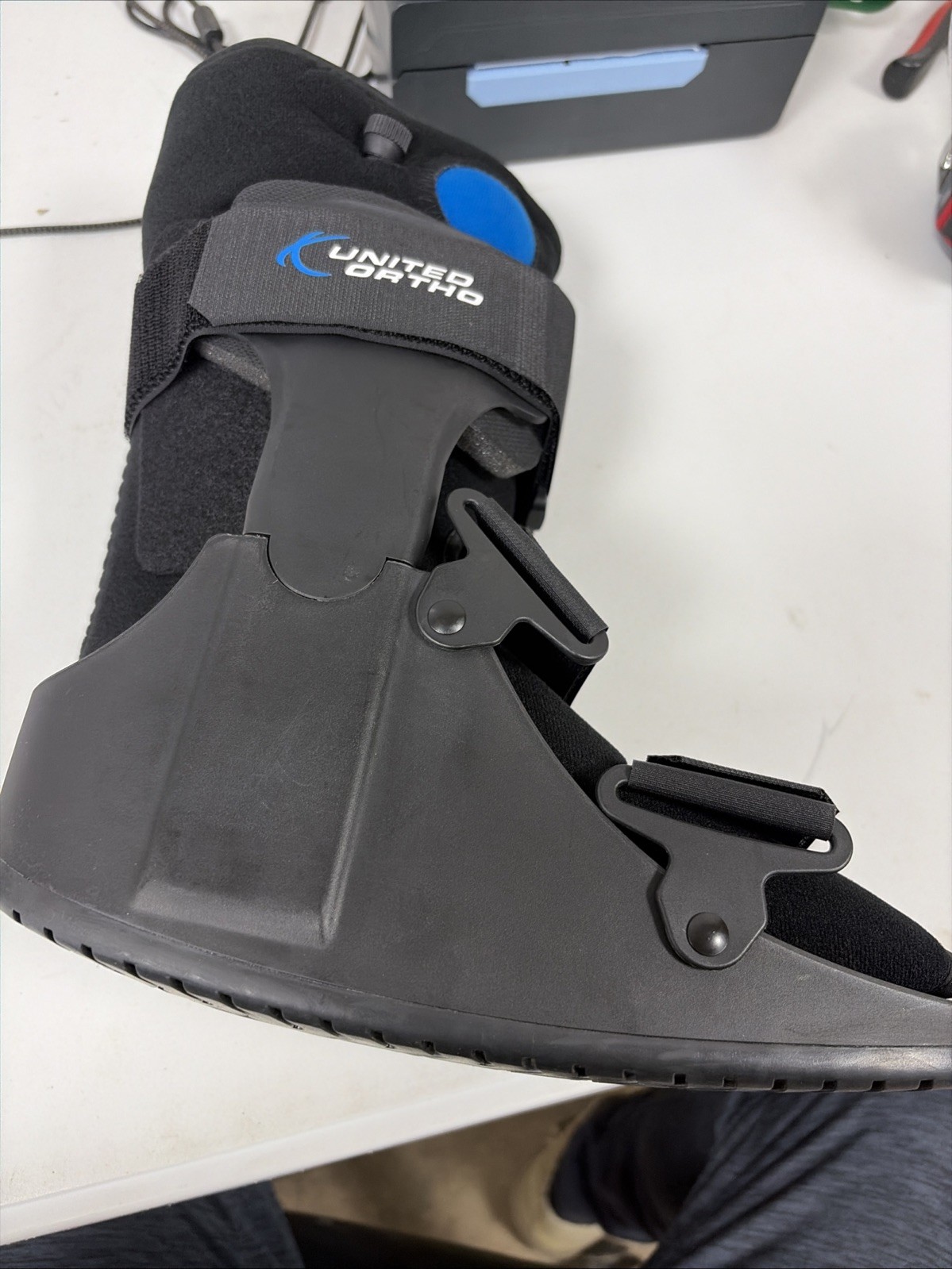 United Ortho USA14115 Short Air Cam Walker Fracture Boot, Medium, Black