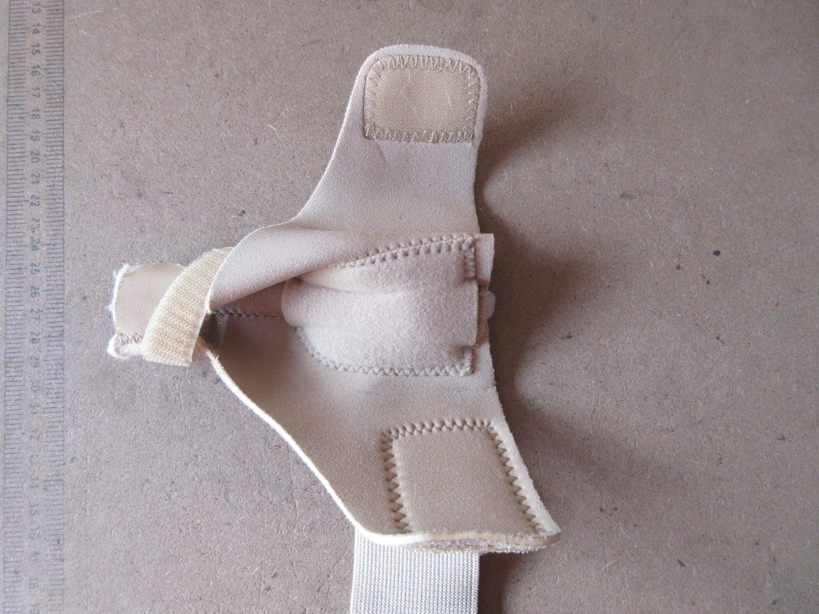 Mueller Thumb Spica Brace Medium (P358)