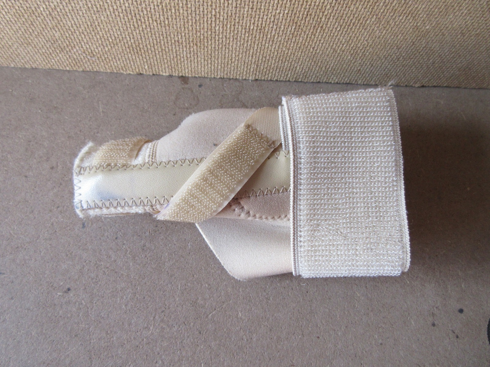 Mueller Thumb Spica Brace Medium (P358)