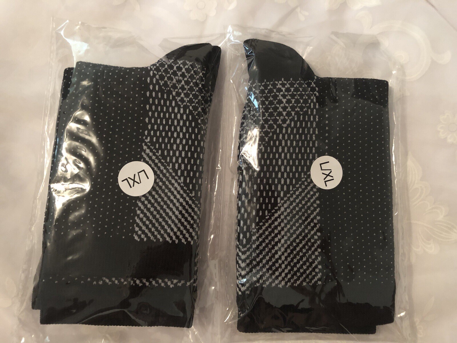 2 Pair DocSocks Mens -Women- Black & White Compression Toeless Ankle Socks