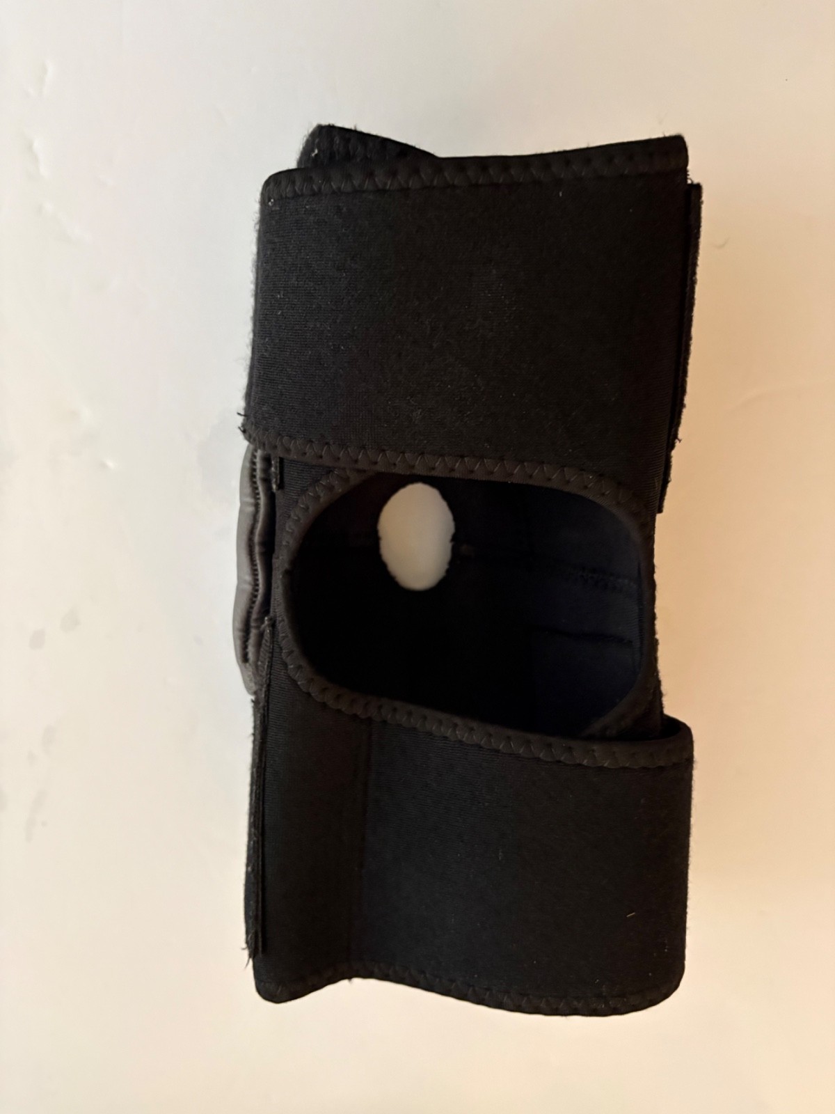 Mueller Sport Open Patella Hinged Wraparound Knee Brace Left or Right – L/XL