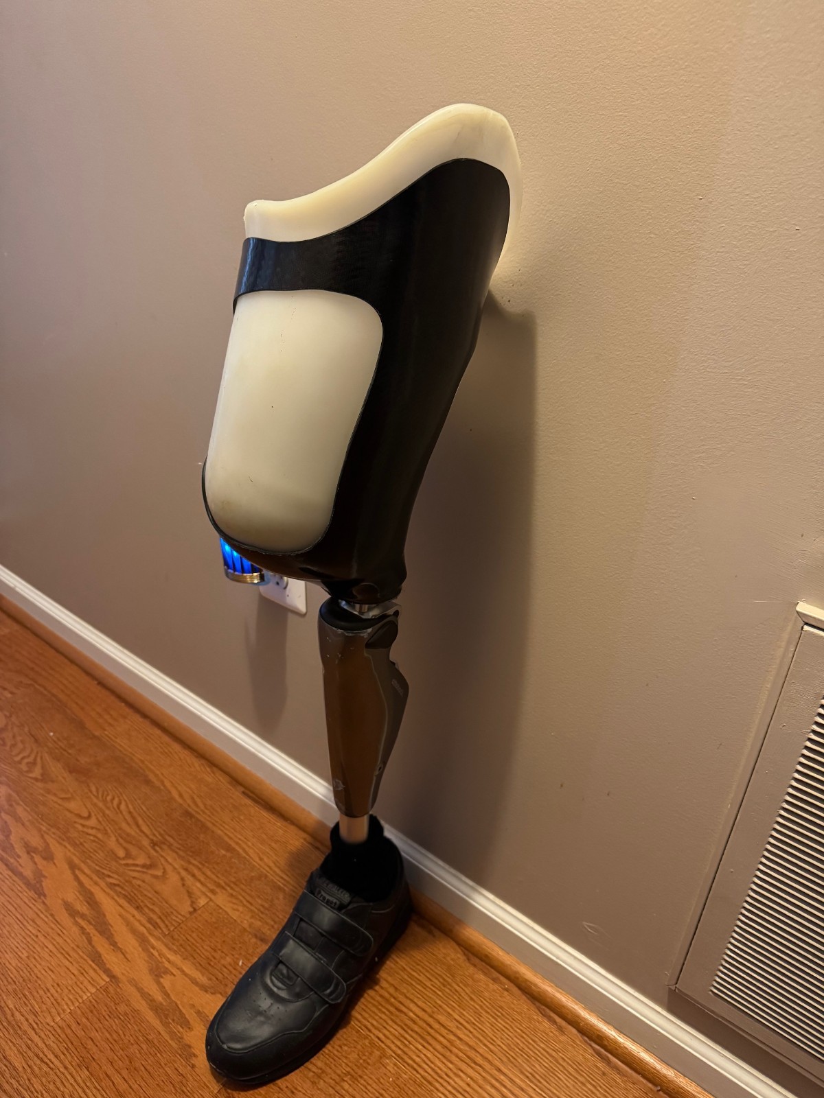 Ottobock C-Leg 3C98-3 Microprocessor Prosthetic Knee 2017 SN 4704a Above Knee