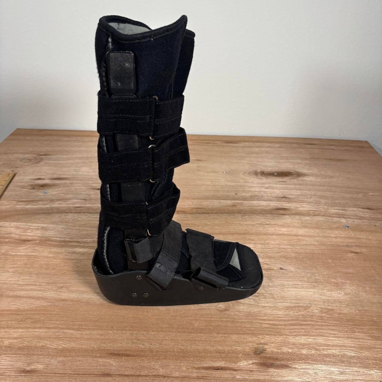 DJO MaxTrax Walking Boot Black Ankle Foot Stress Fracture Support Size Medium