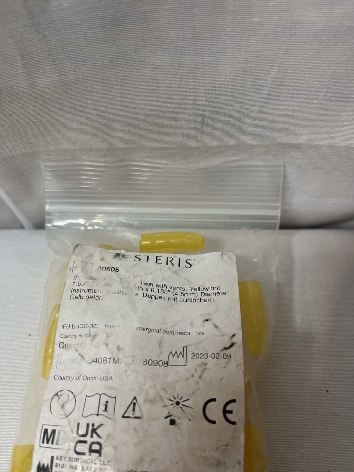 TWIN CAP VENT YELLOW TINT DIA 0.180X1.06IN [50/PK]