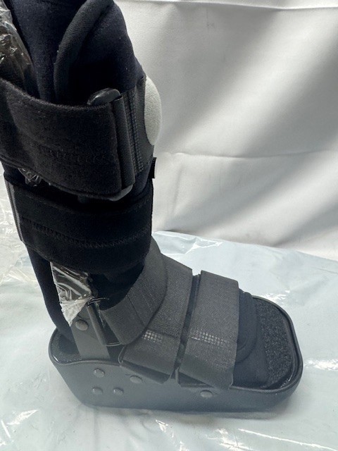 ProCare MaxTrax Air Walker Boot – XS– Ref 79-95412*New
