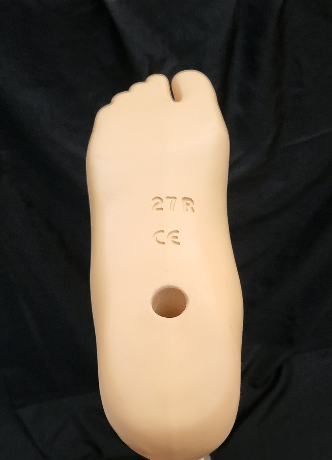 PROSTHETIC LEG, PNEUMATIC SINGLE AXIS WEIGHT-ACTIVATED LOCK KNEE, CARBON FIBER