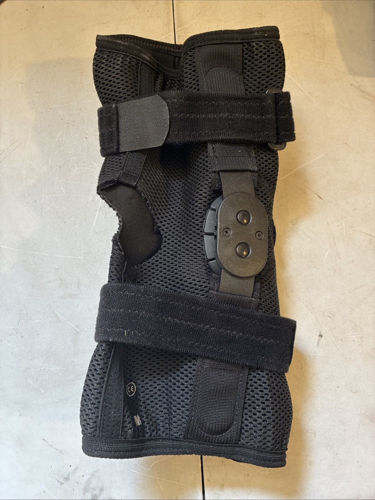 Breg Short Runner Wrap Around Hinged Air Mesh Knee Brace Size Medium