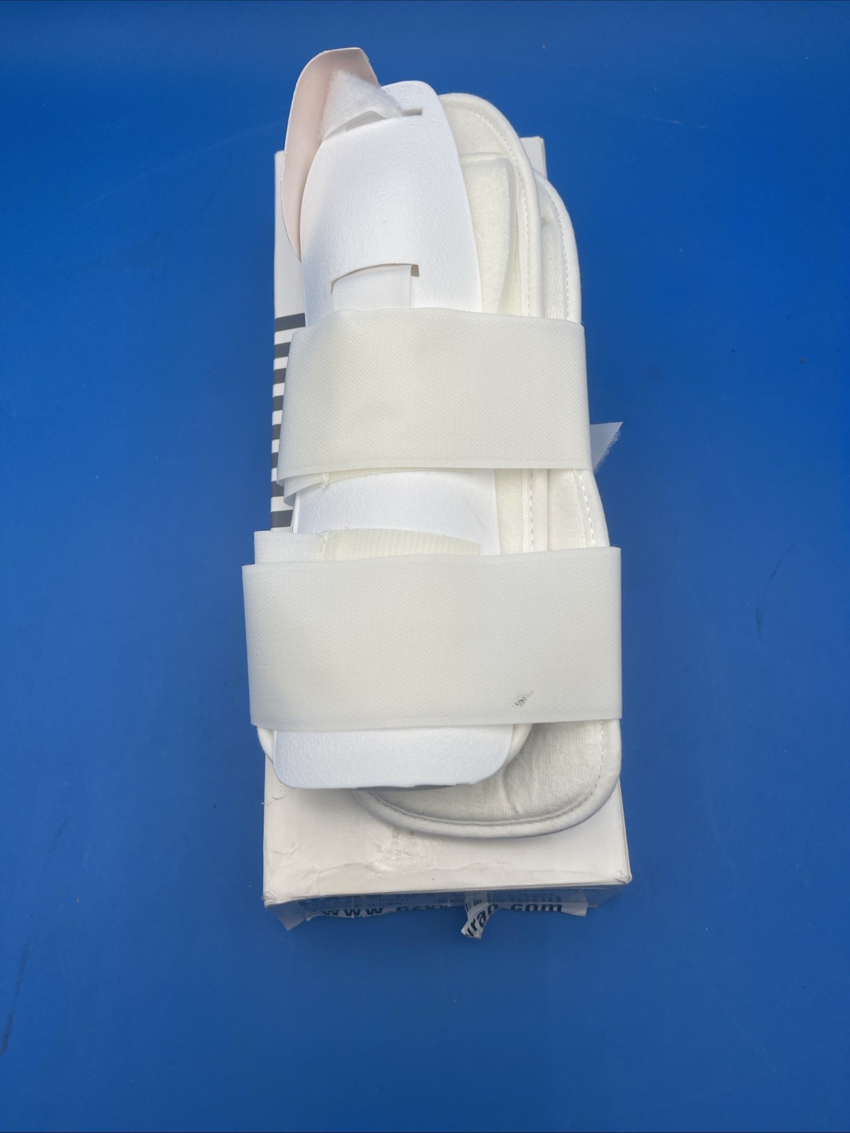 EZY WRAP 00840-RIGHT ANKLE SUPPORT RIGID OPEN BOX