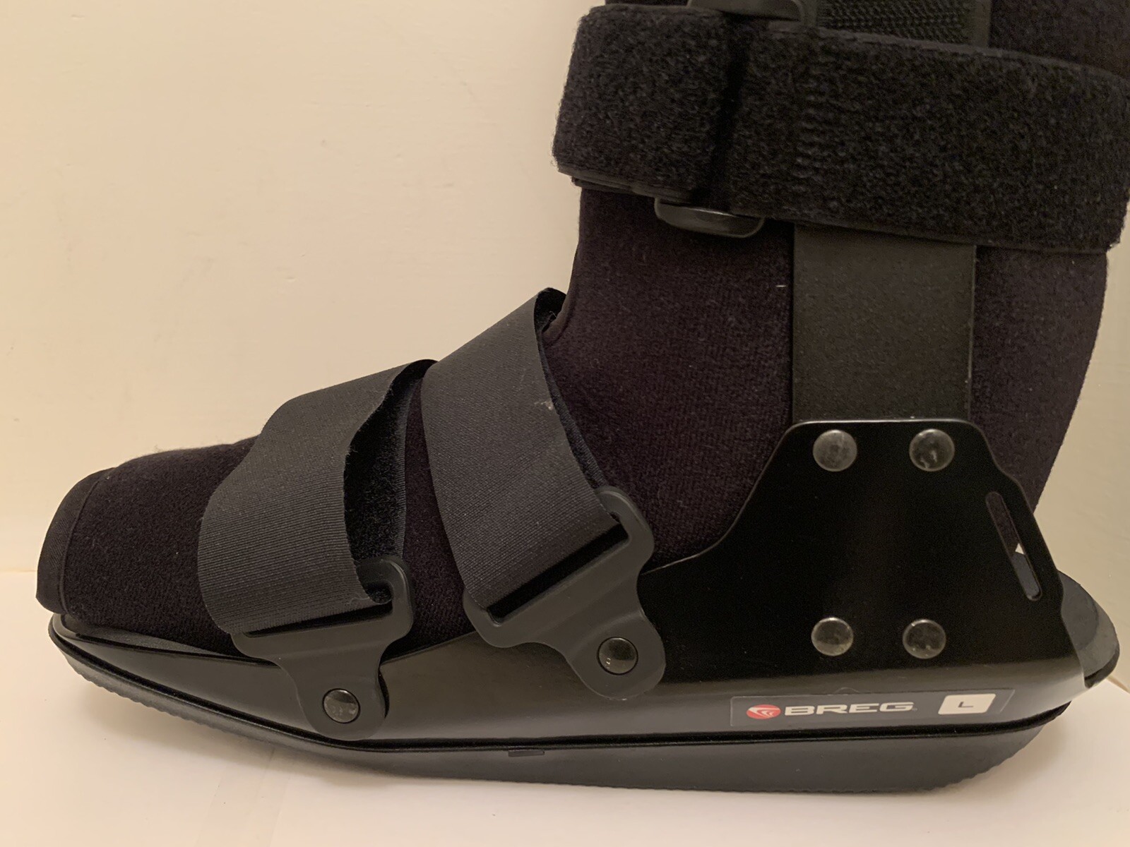 J Walker Plus Boot TALL Medium – With Air Pump Feature For Comfort .Very Clean.