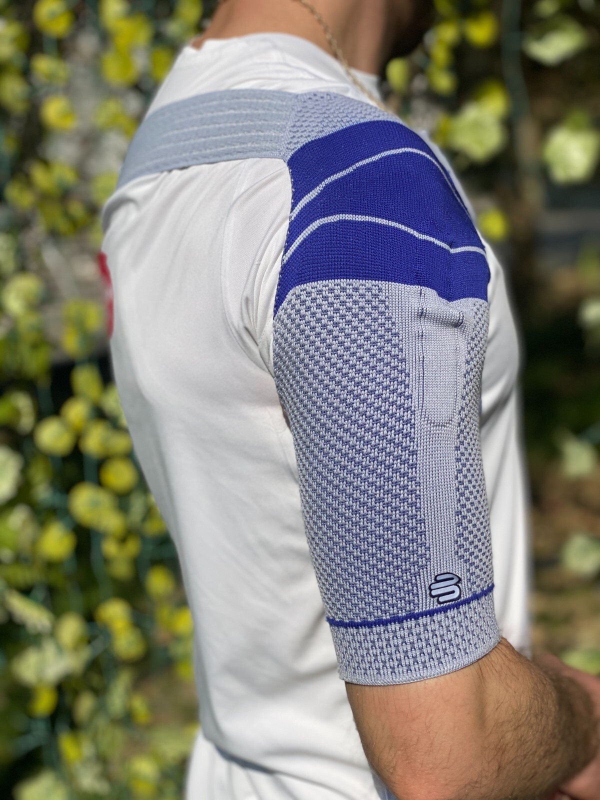 Bauerfeind OmoTrain® S Shoulder Brace Pain Relief Strained Shoulder Size 1