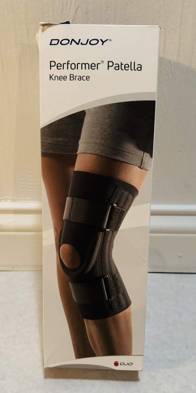 DonJoy Performer Hinged Patella Knee Brace Support Adult Size Medium 81-97485