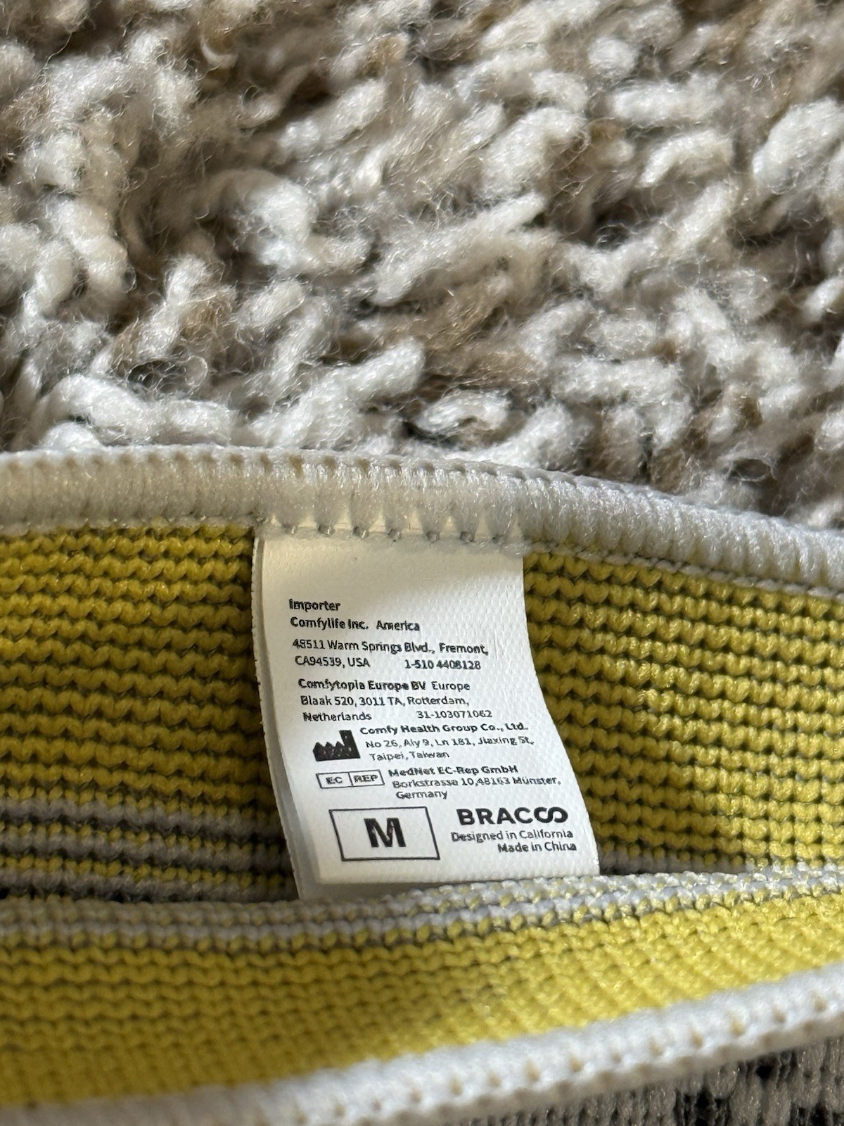 BRACOO Knee Compression Sleeve Support Brace Gray Yellow Size Medium M NWOT New