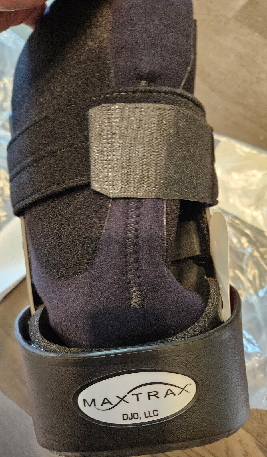 NEW IN BAG Donjoy Maxtrax Air Ankle Walker Brace Walking Boot 11-1380-4 Large
