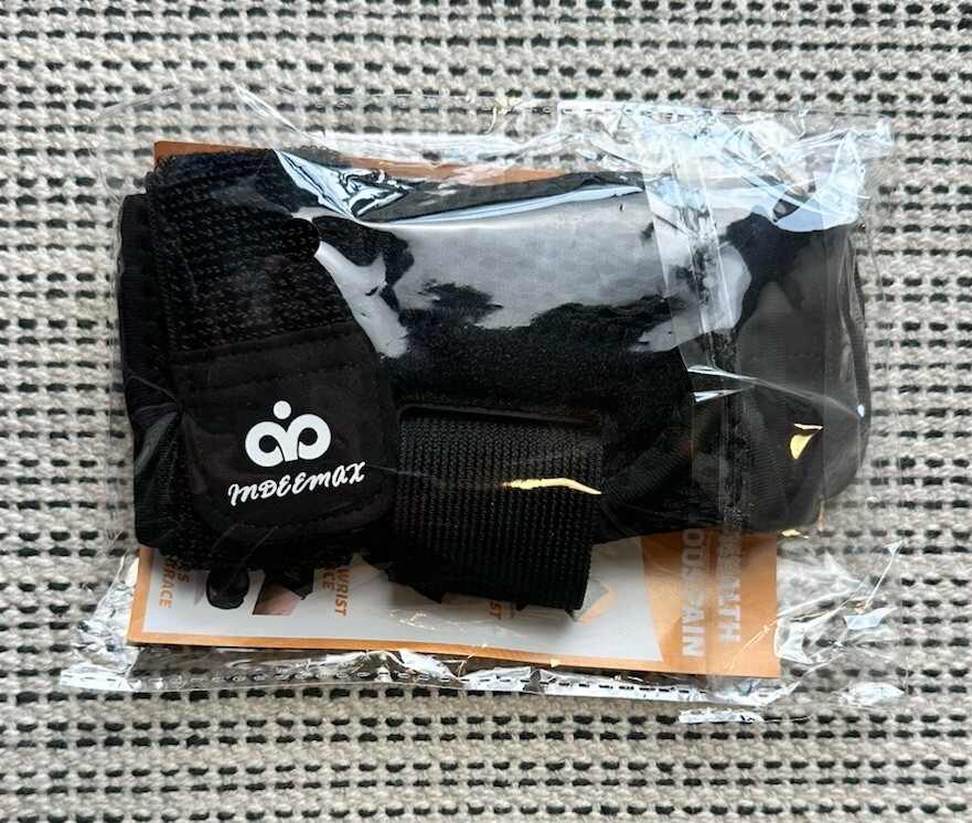 INDEEMAX Unisex Black Adjustable One Piece Wrist Brace Carpel Tunnel Arthritis