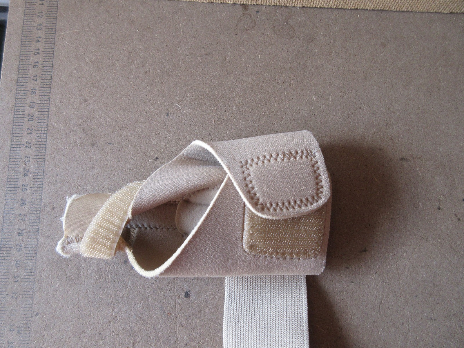 Mueller Thumb Spica Brace Medium (P358)