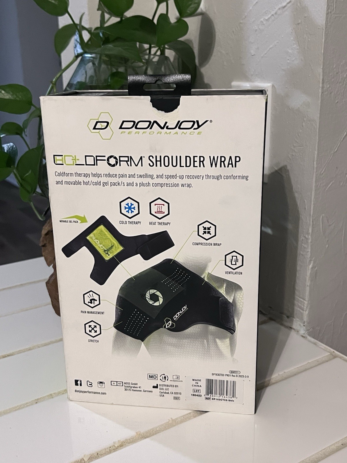 Donjoy Performance Coldform Hot/Cold Therapy Shoulder Wrap + Gel pack (Ice Pad)