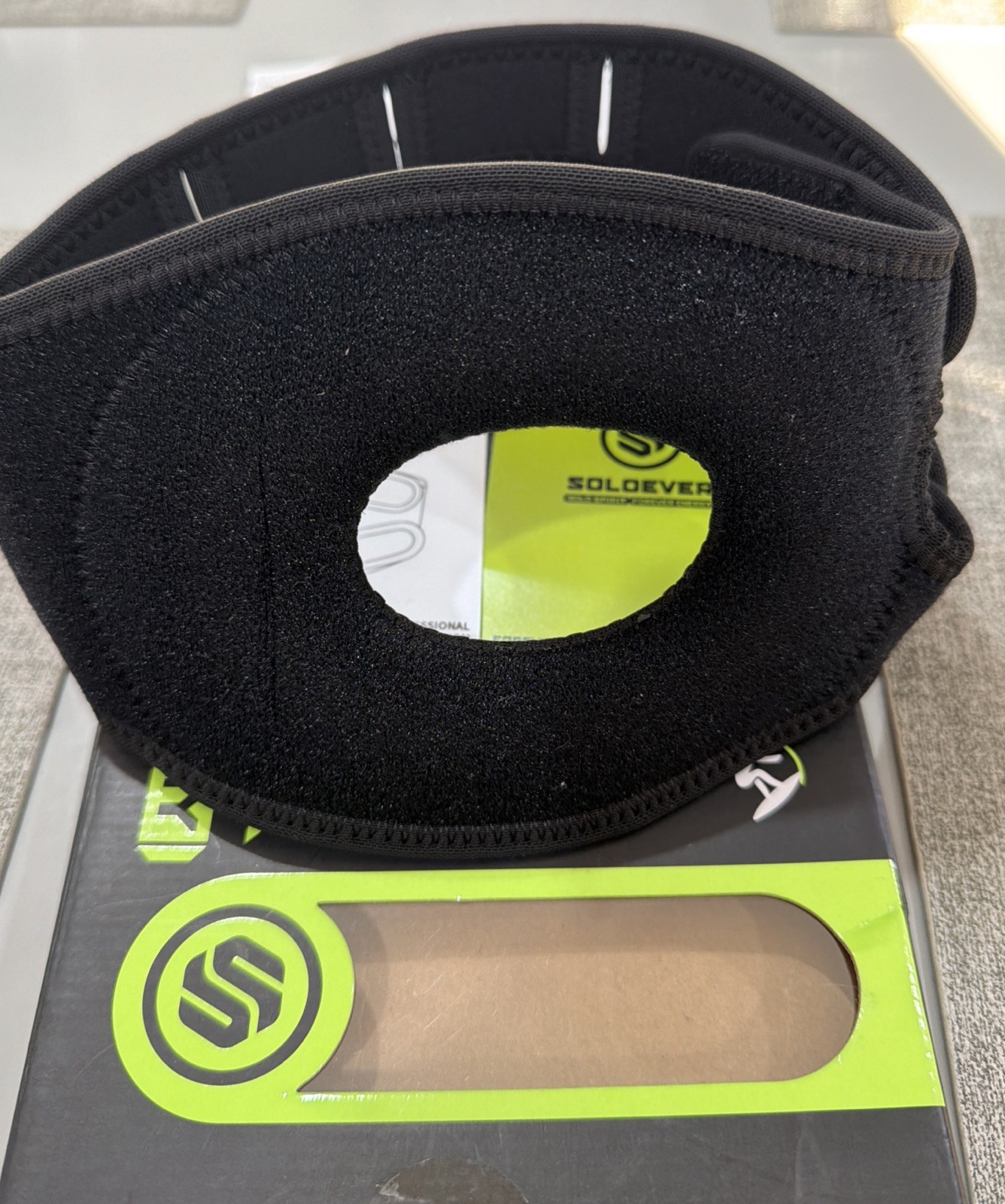 Soloever Knee Brace One Size Fits Most, NEW