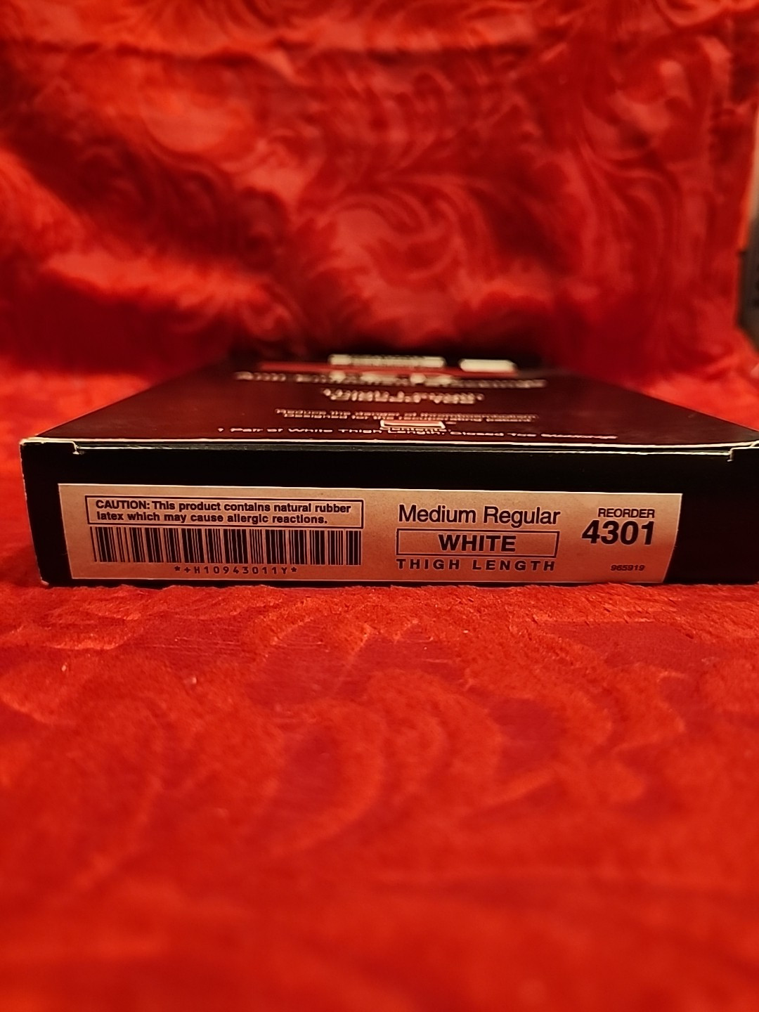 KENDALL TED Anti Embolism Thigh High CT Medium Regular White New In Box