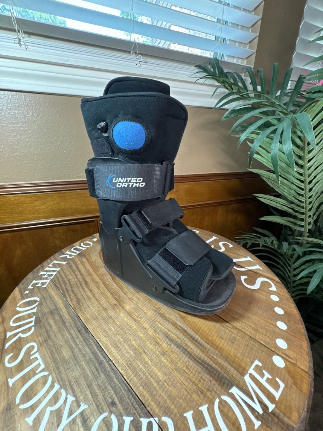 United Ortho Short Air Cam Walker Fracture Boot – Sz S/M