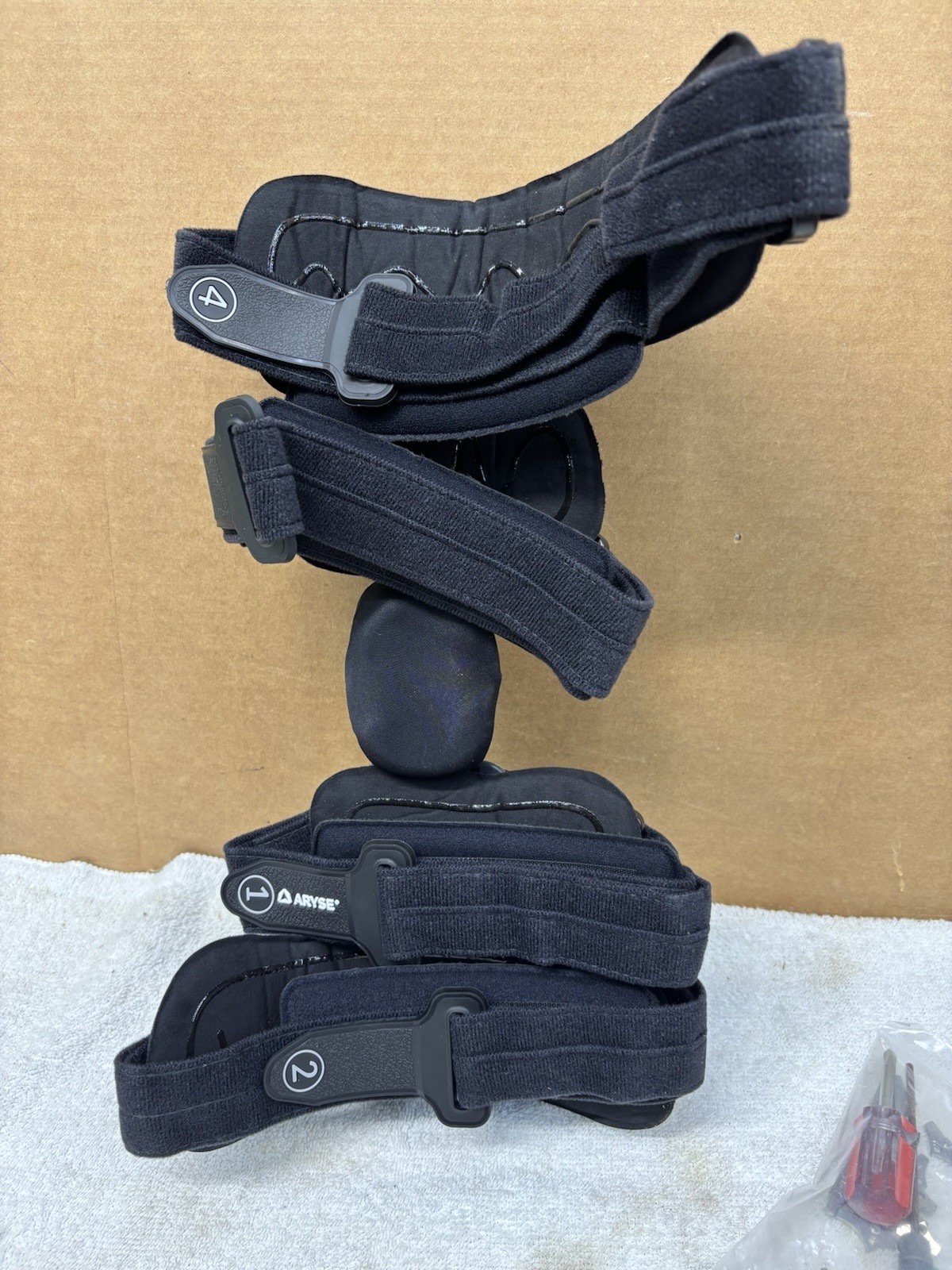 NIB! ARYSE AY-43-R Left OA Knee Brace
