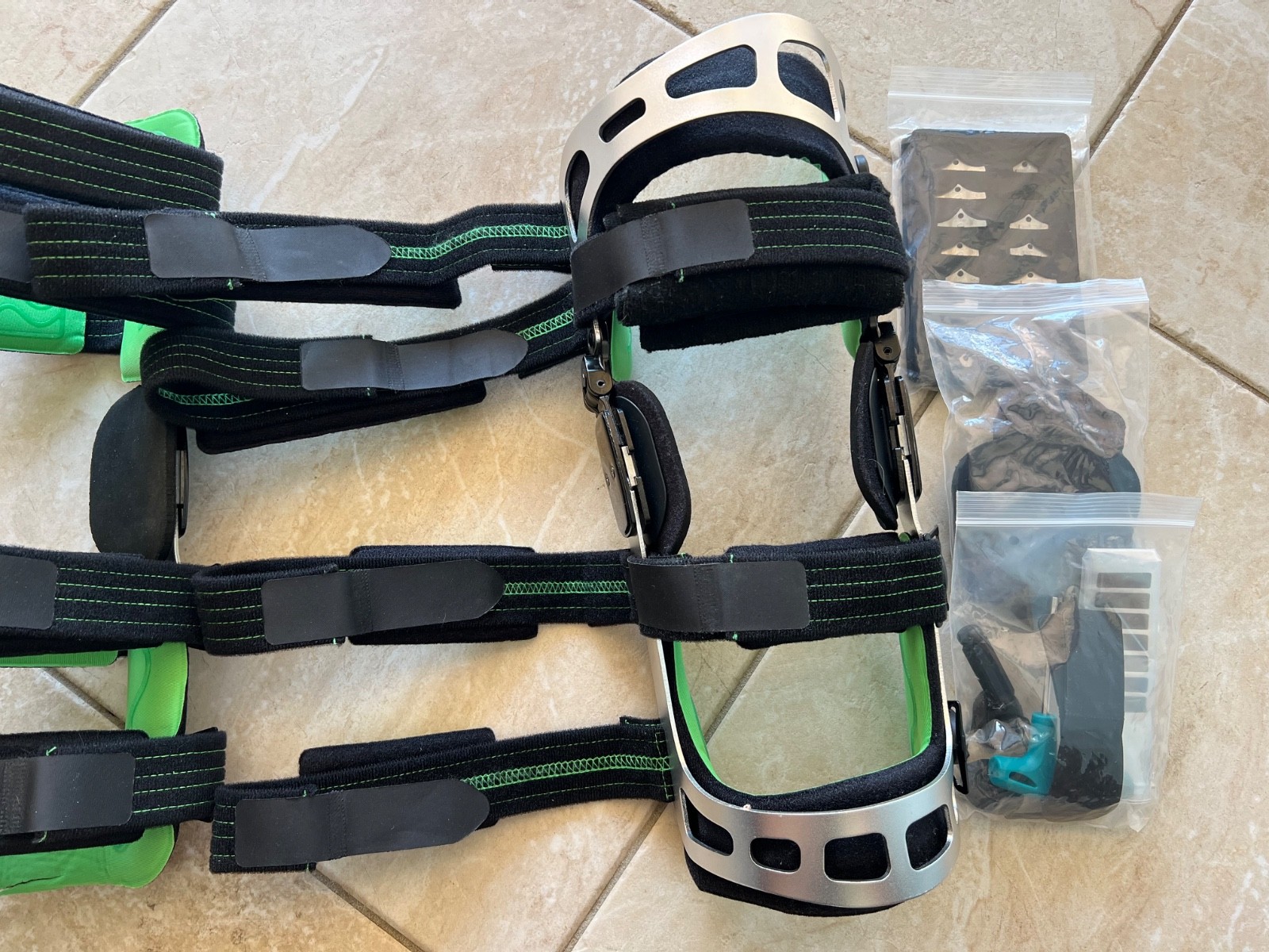 Range of Motion Knee Brace (right OR left, Medium size).