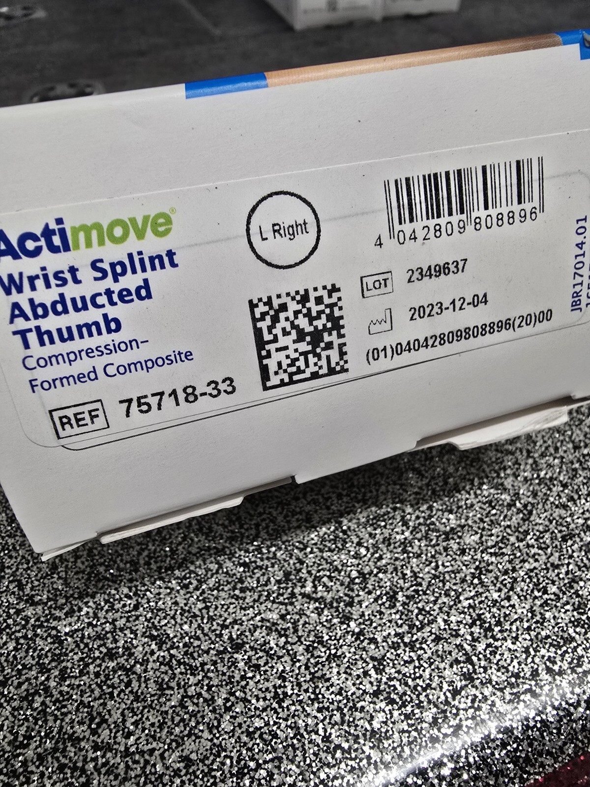 ACTIMOVE PROFESSIONAL LINE WRIST SPLINT 8 INCH, RIGHT HAND, LARGE, BLACK, NEW