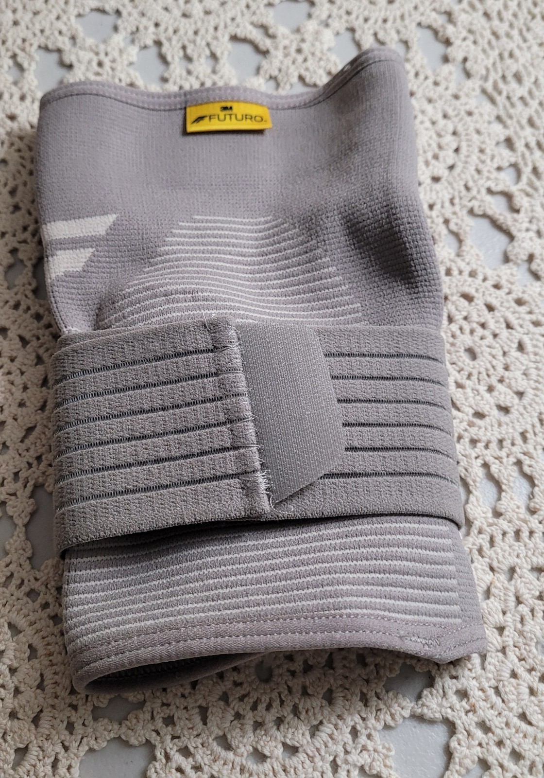 FUTURO Comfort Elbow Support with Pressure Pads, Medium 47862 – Moderate Support