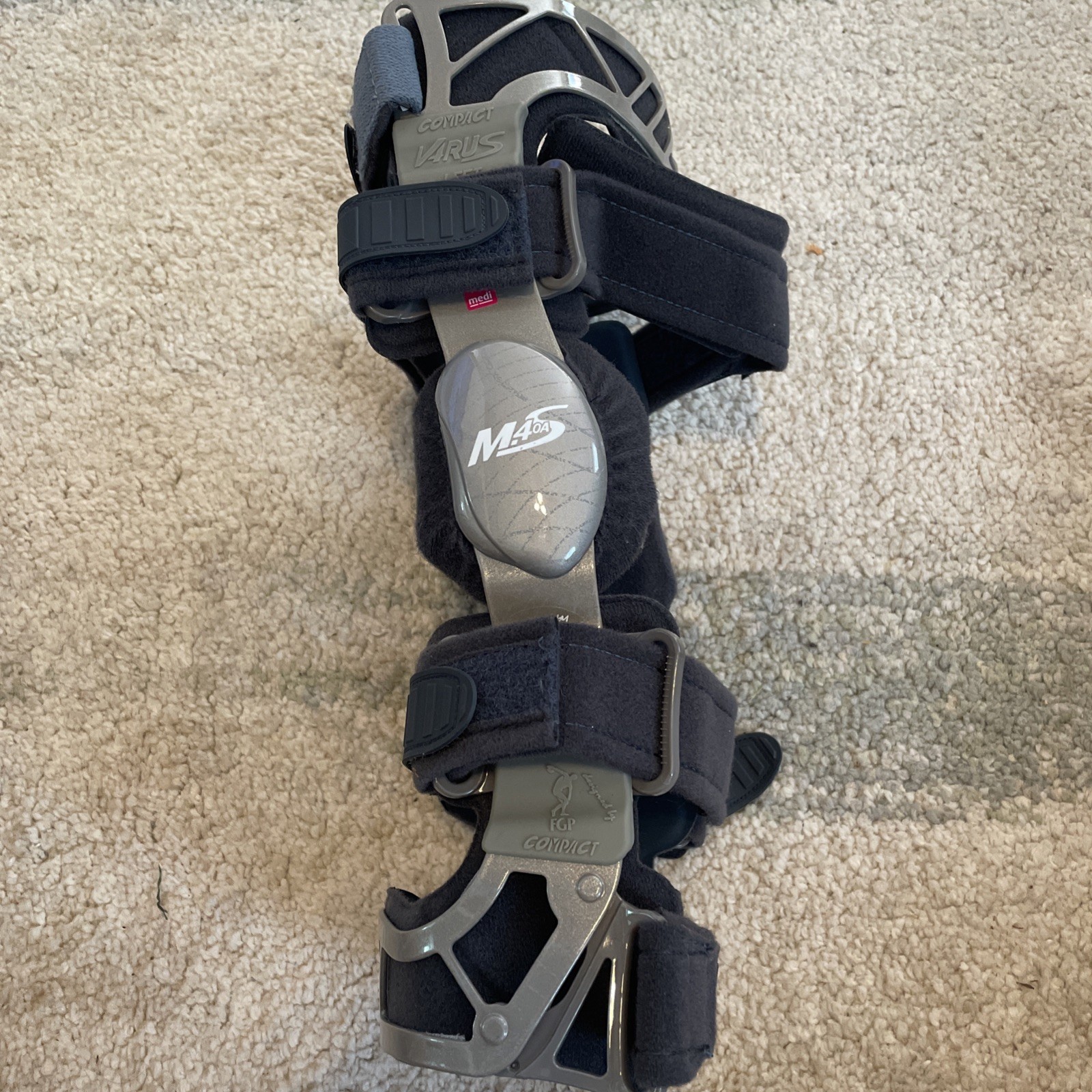 Medi Ortho G527203 Ortho Knee Grey M4S OA Comfort Size Small Left VARUS