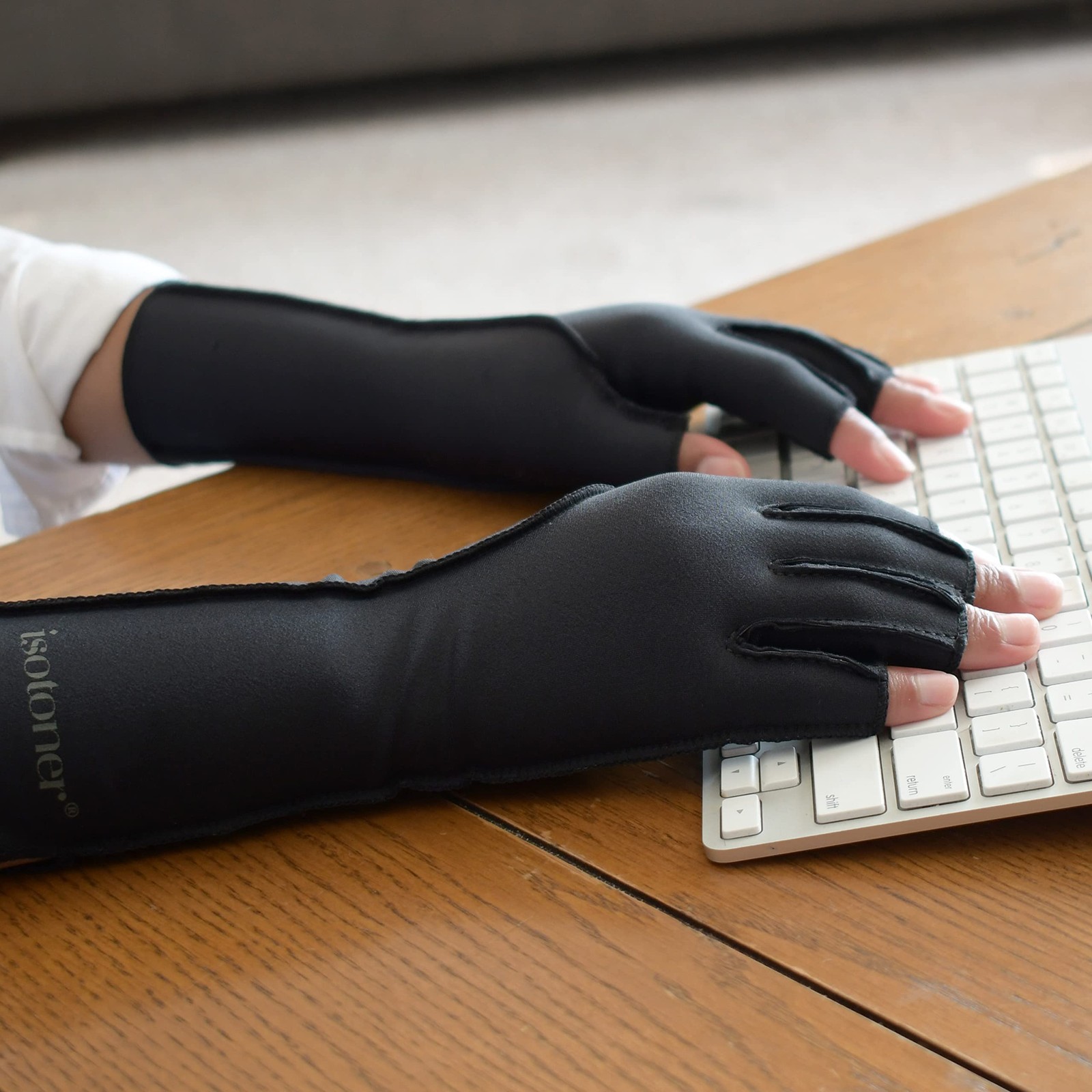Isotoner Compression Gloves Black X Small Therapeutic Support for Arthritis