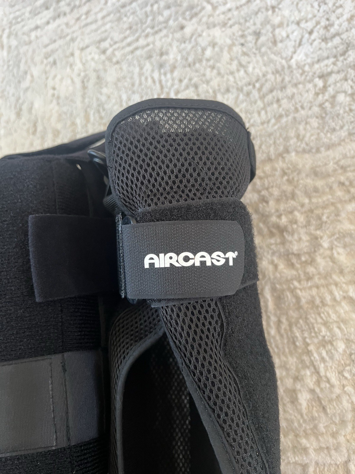 Aircast Quick Fit shoulder immobilizer sling in black Universal