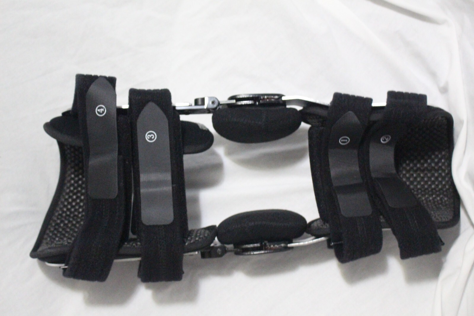 Unite Medical Hinged ROM Sports Knee Brace for ACL Meniscus Medium Right NIP