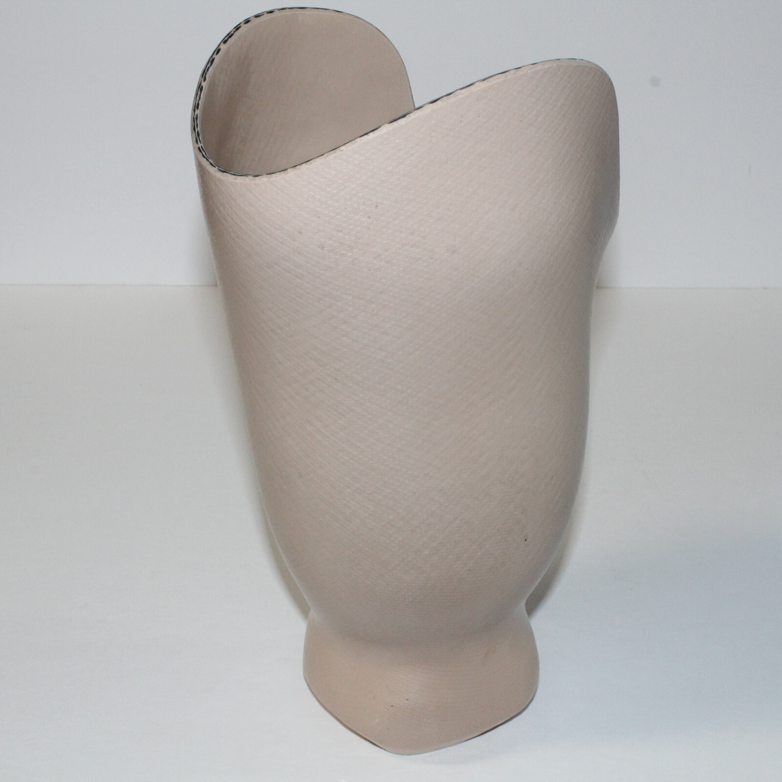 PROSTHETIC LEFT BELOW KNEE LEG SOCKET w OTTOBOCK BASE & VACUUM PORT H=11″ D=4.5″