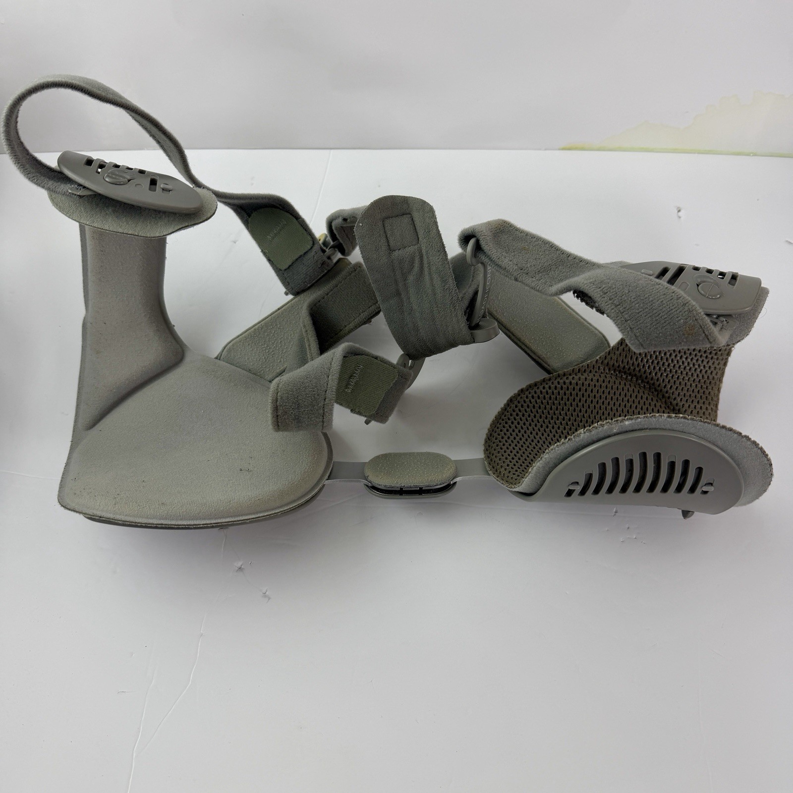 Ossur Unloader One Large Right Medial / Left Lateral Grey Knee Brace