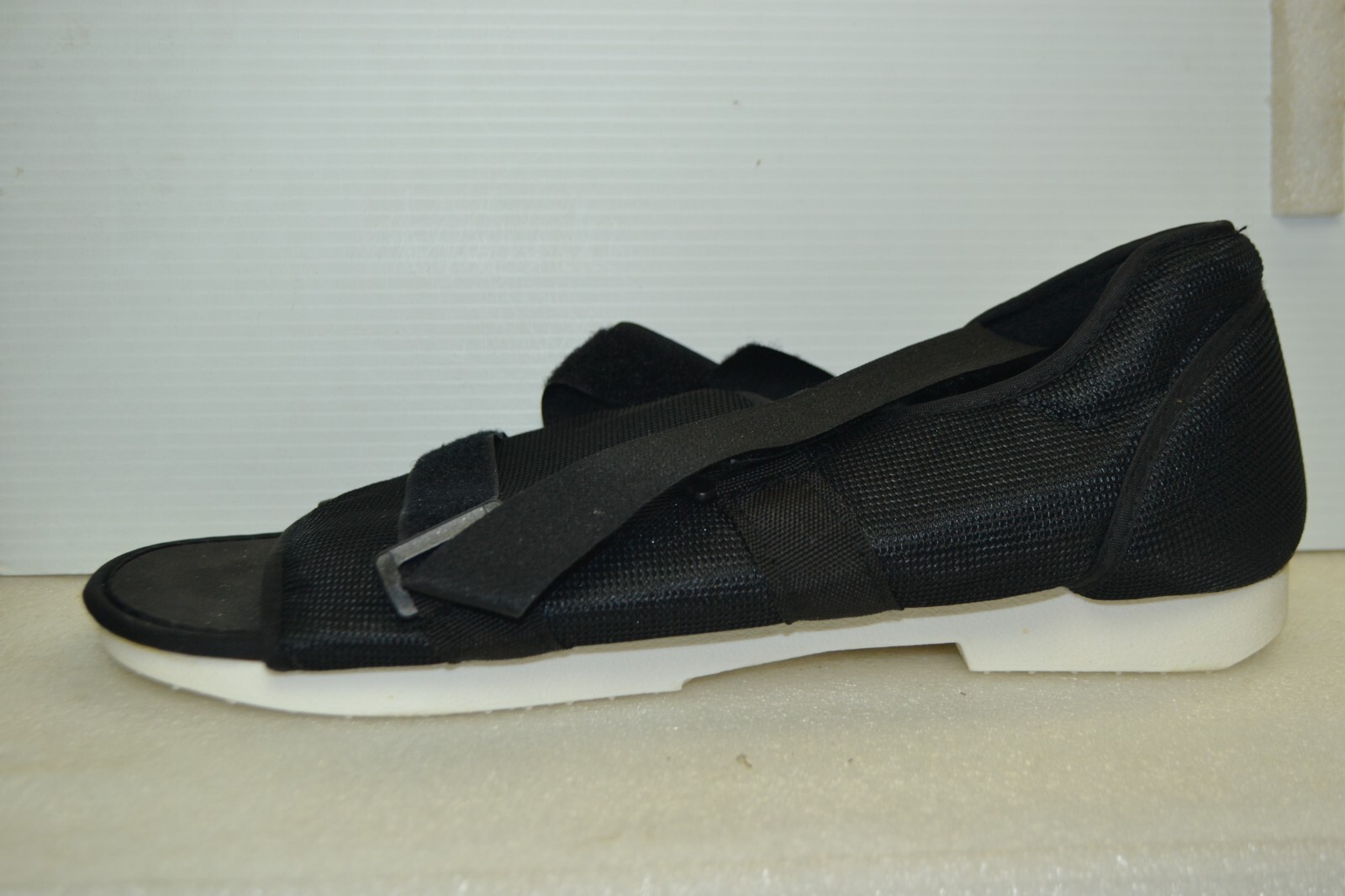 ProCare Medical Surgey Shoe Mens large New in package