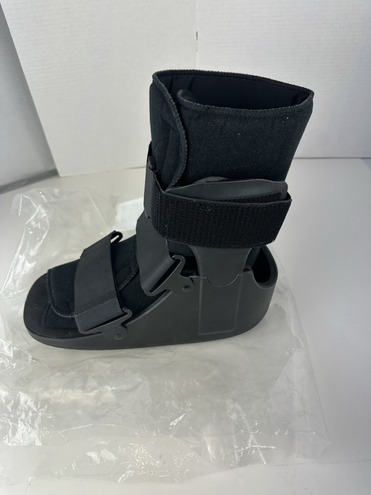 NEW United Ortho USA14013 Short Cam Walker Fracture Boot, Large, Black