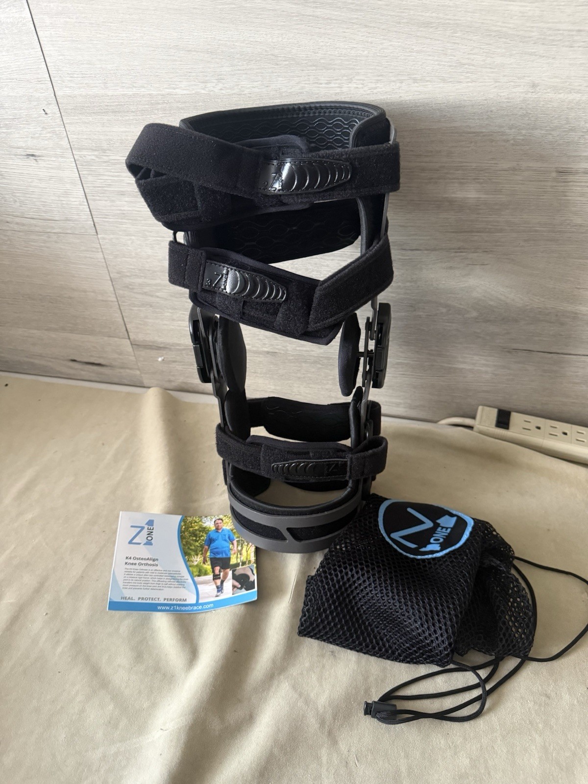 Z1 K4 OsteoAlign Hinged Knee Brace Support for ACL, MCL, Arthritis (OA) – Medium