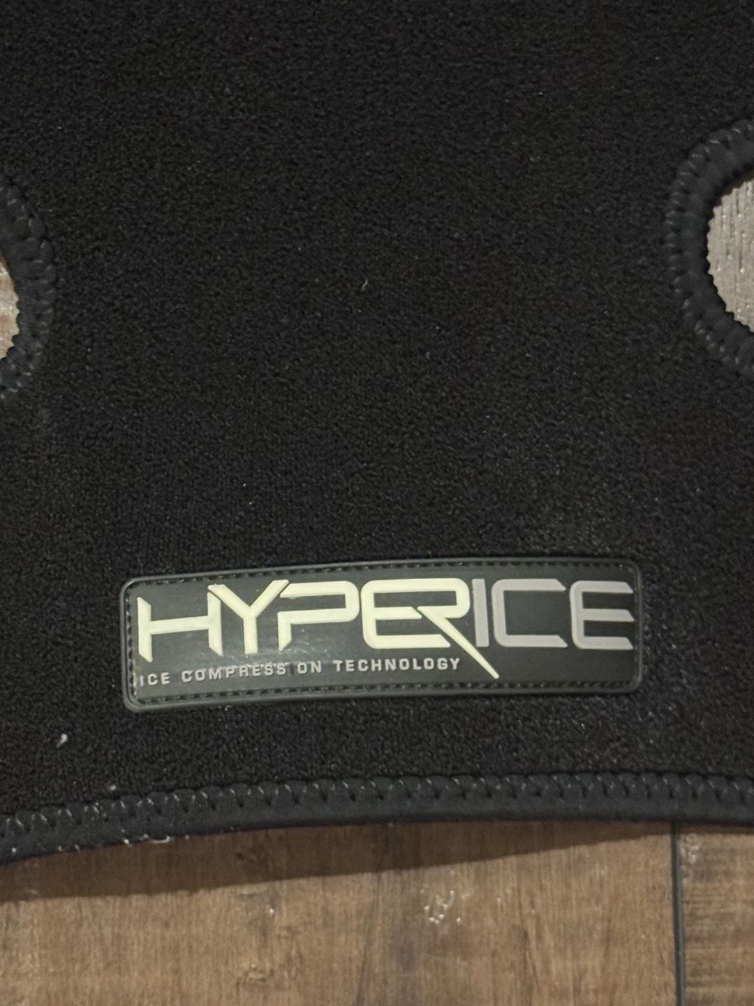 Hyperice EXT Shoulder Right Compression Wrap