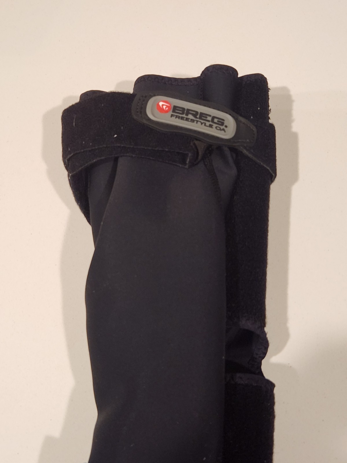 Breg Freestyle OA Medial Knee Brace – Left Leg, Medium – Osteoarthritis Support