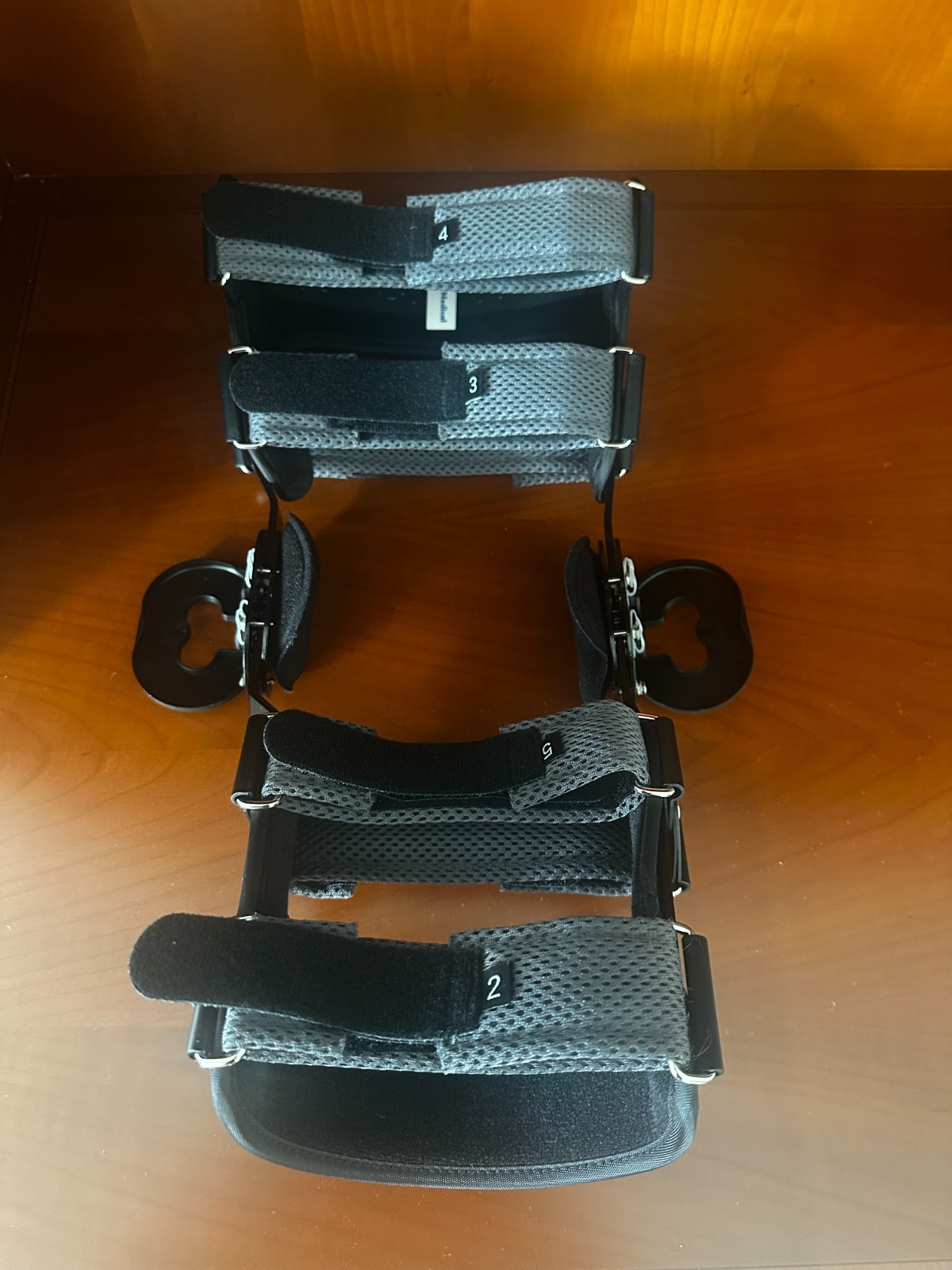 Alpha Medical Knee Brace AM-KN852MR-11 Medium Black Adjustable Breathable