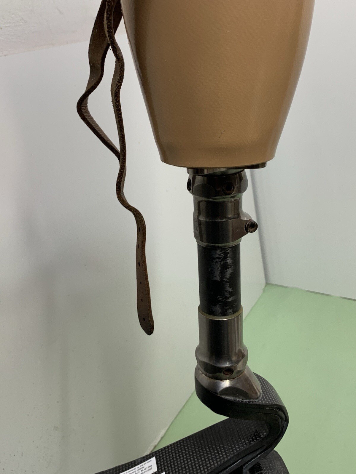 Artificial Leg Prosthetic Knee Titanium Carbon Fiber Ossur ￼￼