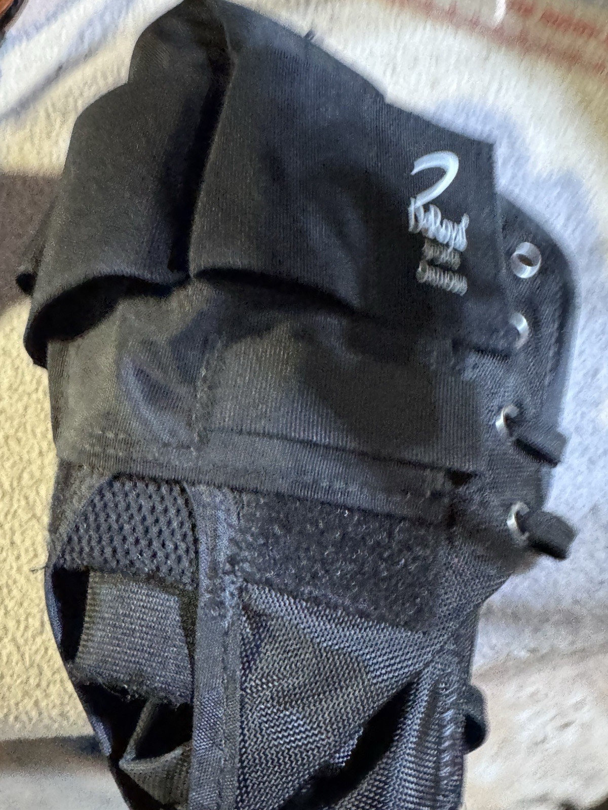 DeRoyal BRACE ANKLE SPORT II Universal Right /Left NYLON 15600007 large