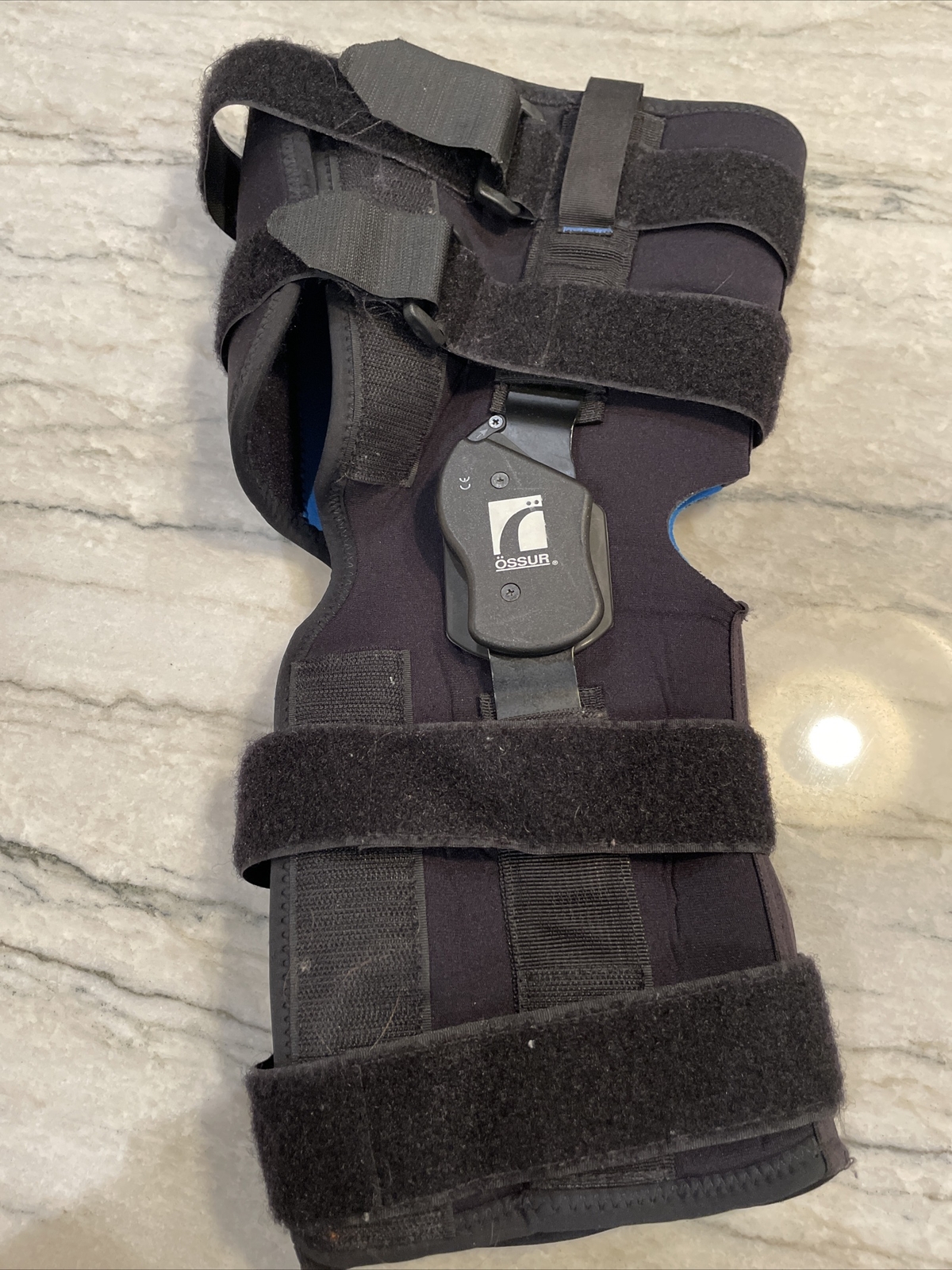 Ossur Form Fit Knee Brace Small Black Hinged Breathable Hook & Loop Wrap