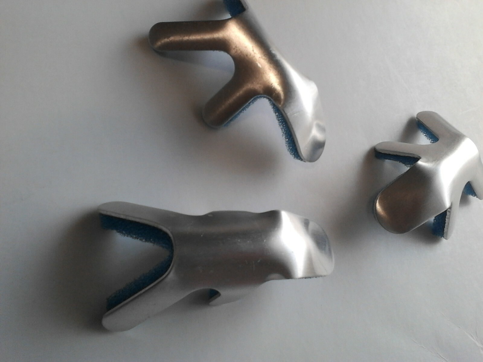 (Bundle!) 11 Frog/Toad Style Aluminum Finger Splints (Blue Foam) – (Never Used!)