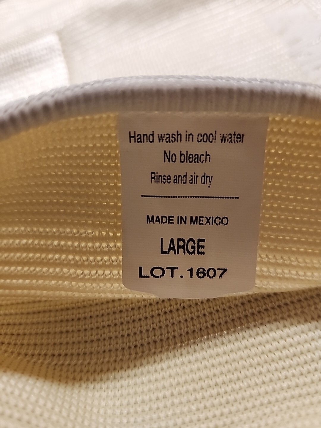 MUELLER Knee Support Elastic Slip-on Sleeve Support, Beige – LARGE 16-18″ NEW